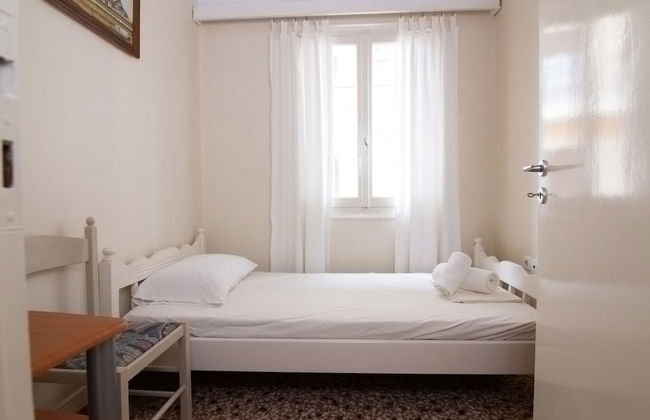 Cozy Apartment Next to Alimos Beach - Photo 6