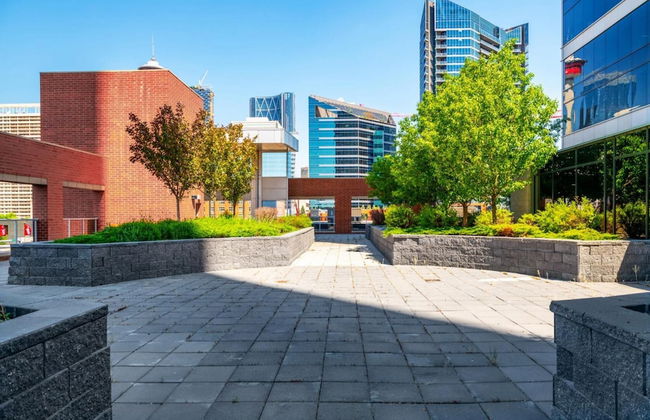 Modern Calgary Apartments - Calgary 1320 1St SE 1503 P4 2Bd 2bath - Photo 2