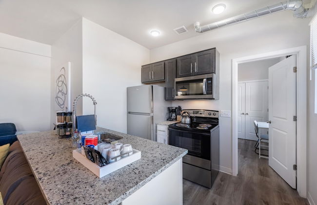 Modern Retreat Near Henry Ford - Foto 35