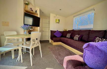 Marton Mere - 3 Bedroom Caravan- by Holiday Homes - Photo 18