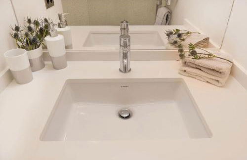 Two Bedroom Luxury Apartment - Balcony with View of Notre Dame - Foto 50