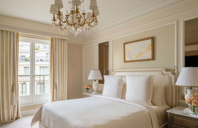 Four Seasons Hotel George V - Photo 31