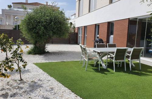 Quiet modern apartment with a large sunny garden! - Foto 9