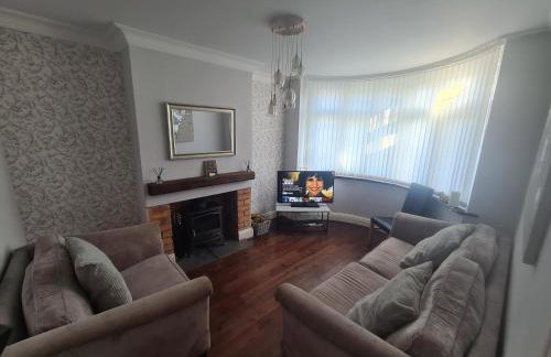 L & J Escapes - 8 Bedrooms suitable for Contractors and Families- Private parking available for 6 vehicles - Foto 19