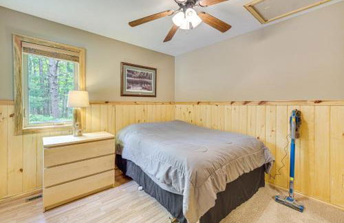 Four-Season Lake Cabin with Canoe and Paddle Boat! - Foto 15