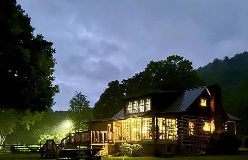 Historic cabin off I-77, views, antiques, Wi-fi, wonderful experience for 2! - Foto 2