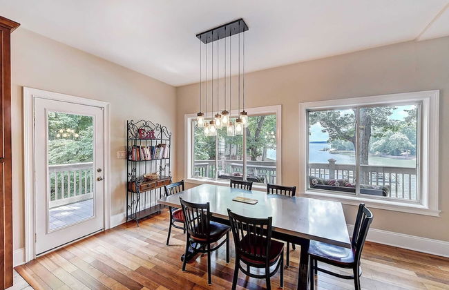 Family Lake House Retreat by Avantstay Sleeps 28 - Foto 20