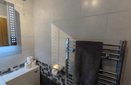 Modern 3-Bed Family Haven wFree Parking - Foto 34