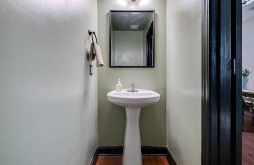 Tupelo Two Story - Near Savannah, I95, and Airport (Sleeps 8) - Foto 9