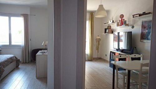 Grand F2 60mq centre Antibes, proche plages, commerces, 2 balcons, parking, train, bus, deco vintage, pet friendly - Foto 4