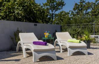 JOVI-relaxing, fenced, private, heated pool & view - Photo 3