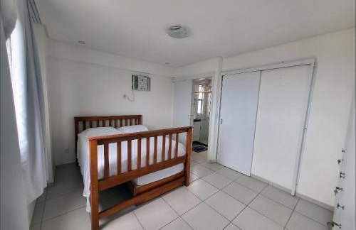 Confortável apartamento com 2 quartos, sendo um suíte, varanda, ampla sala, cozinha área de serviço e banheiro social - Foto 22