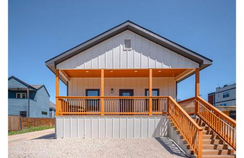 3BR-2BA Cityscape Haven with Panoramic Tower View - Foto 1