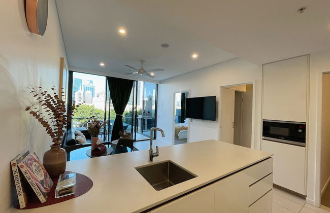 Charming Urban Retreat - Photo 6