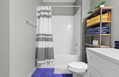 1BR • City Views • Queen + SofaBed • WiFi & 2 TVs - Photo 26