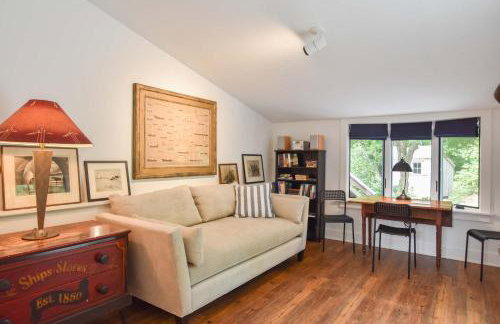 Gorgeous Renovation Walk to Water - Photo 3