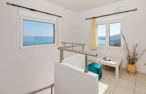 Elena Costa - Photo 29