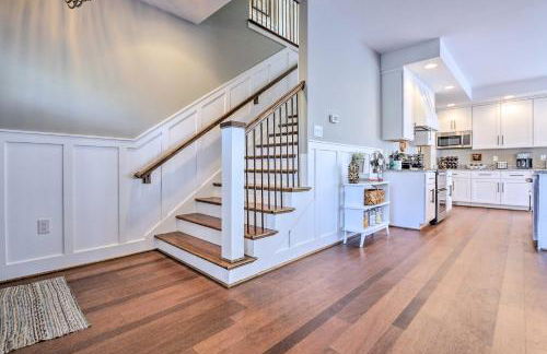 Morrisonville Manor with Fire Pit and Hot Tub! - Foto 4