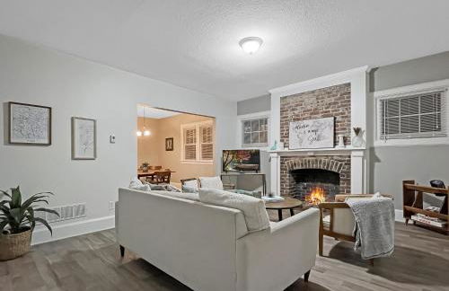 Chic 2BR Duplex Free Parking near Hospitals - Foto 2