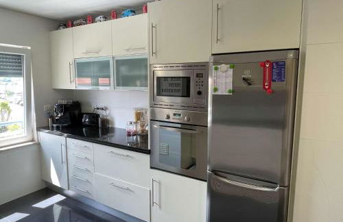 Stylish & Spacious Apartment with Balcony - Foto 35