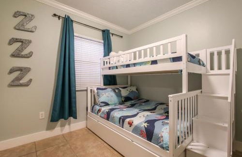 Gorgeous Overlooks The Courtyard in Classic Coastal Style Waterscape C400 - Foto 17