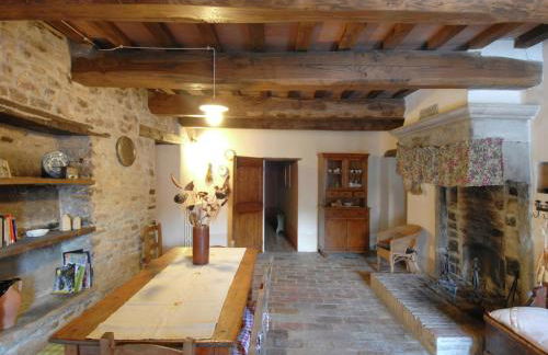 Farmhouse in Apecchio with Pool and Terrace - Foto 9