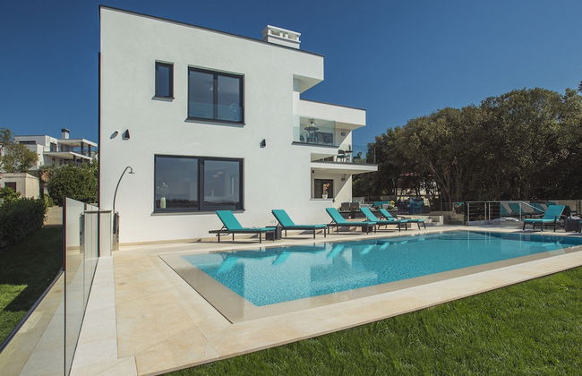 Beautiful Villa by the sea - Photo 26