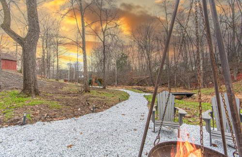 Modern Barn with Hot Tub, Game Room & Sleeps 14 - Foto 15