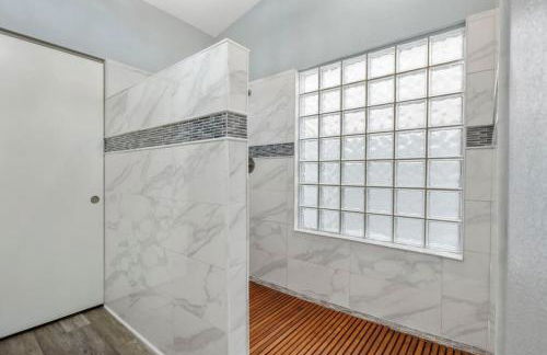 Sunkissed Private Pool 3BR Oasis w Outdoor Lounge - Foto 40