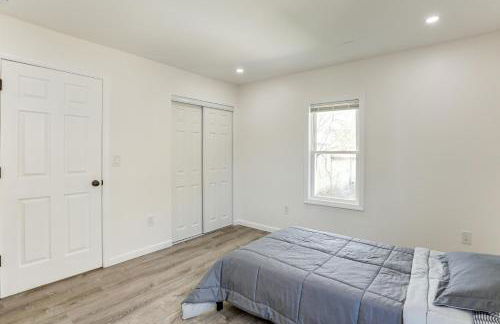 Walk to River, Parks and Dining Family Home with Yard - Foto 14