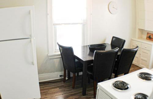 Steps Away From Hospital - 2 Queen Bed - City View - Foto 11