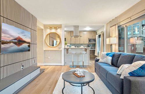 Downtown Seattle Corner Unit with Skyline Views - Photo 1