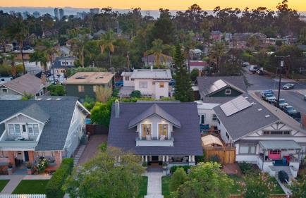 Luxe Backyard Oasis w/ Hot Tub Chic Design South Park Sanctuary - Foto 75