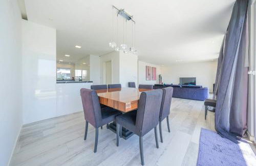 Black Pool House just 10 minutes away from the beach - Foto 28