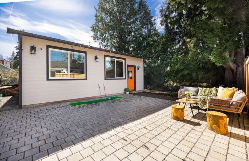 2025 Built Single-Level 2BR Serene Home with 2 AC - Foto 2