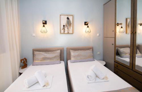 Sunrise Suite Olympiada - Luxury Beachfront Escape - Photo 24