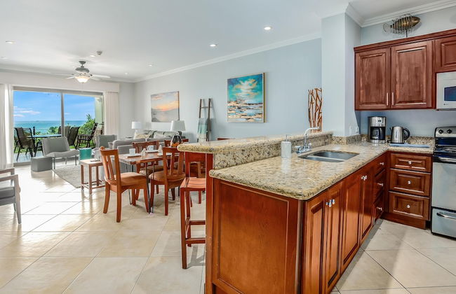 Elegant Oceanview Condo with Spacious Open-Concept Floor Plan and Inviting Beach Design - Foto 13