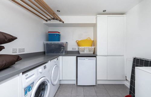 Family-Friendly Retreat between Beach & Mountains - Foto 28