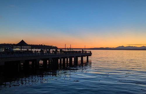 Vibrant 2bed Condo - Stroll to SEA Space Needle - Foto 16