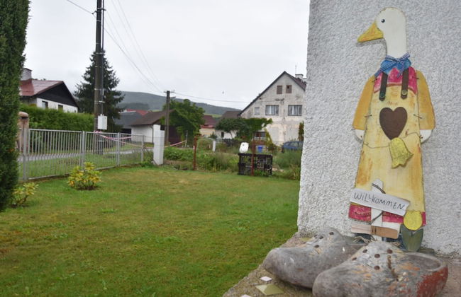 Serene Holiday Home in Mladé Buky with Private Pool and Trampoline - Foto 24