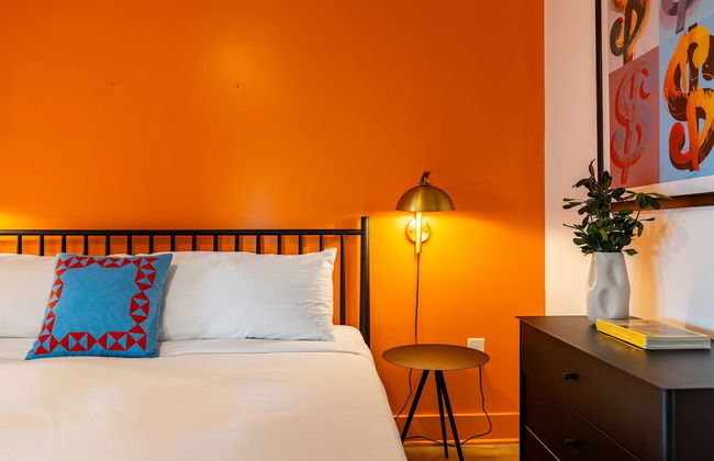 Dual Bachelor Pads w Rooftop Lounge Games Sleeps 26 5 Min to Broadway - Foto 18