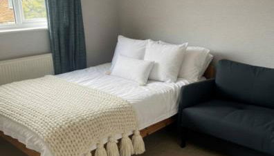 Cosy 4 bedroom house in borehamwood with large onsite parking and large beds - Foto 3