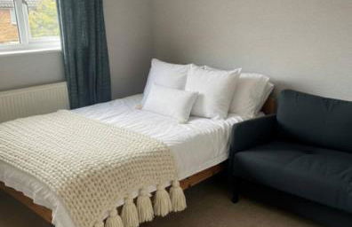 Cosy 4 bedroom house in borehamwood with large onsite parking and large beds - Foto 3