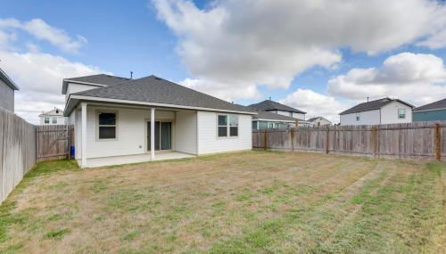 Buda Business-Ready House Office, Home Gym and Yard - Foto 3