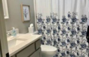 Modern 3-bedroom condo with gas fireplace - Foto 10