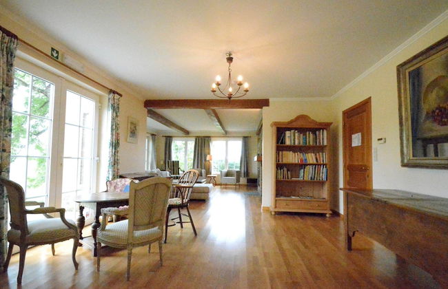 Spacious Villa Near Lesse - Photo 20