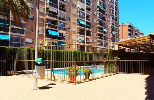 Amplio y luminoso apartamento cerca del centro y la playa con piscina y parking privado - Foto 45