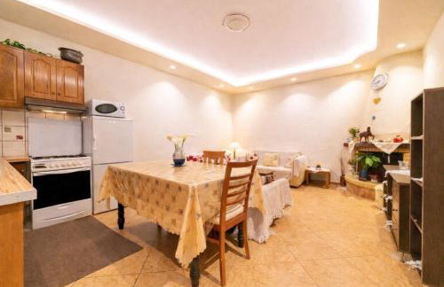 Kalemi House, Spacious 2BR Home with Garden near Ipsos and Dassia - Foto 7