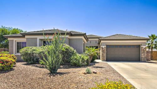 Pool Table, Yard and Grill Luxe Queen Creek Escape - Foto 2