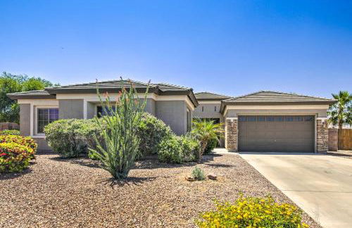 Pool Table, Yard and Grill Luxe Queen Creek Escape - Foto 2